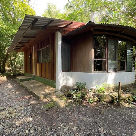 Hotel Ecologico Cabanas Del Lago El Estor Exterior foto