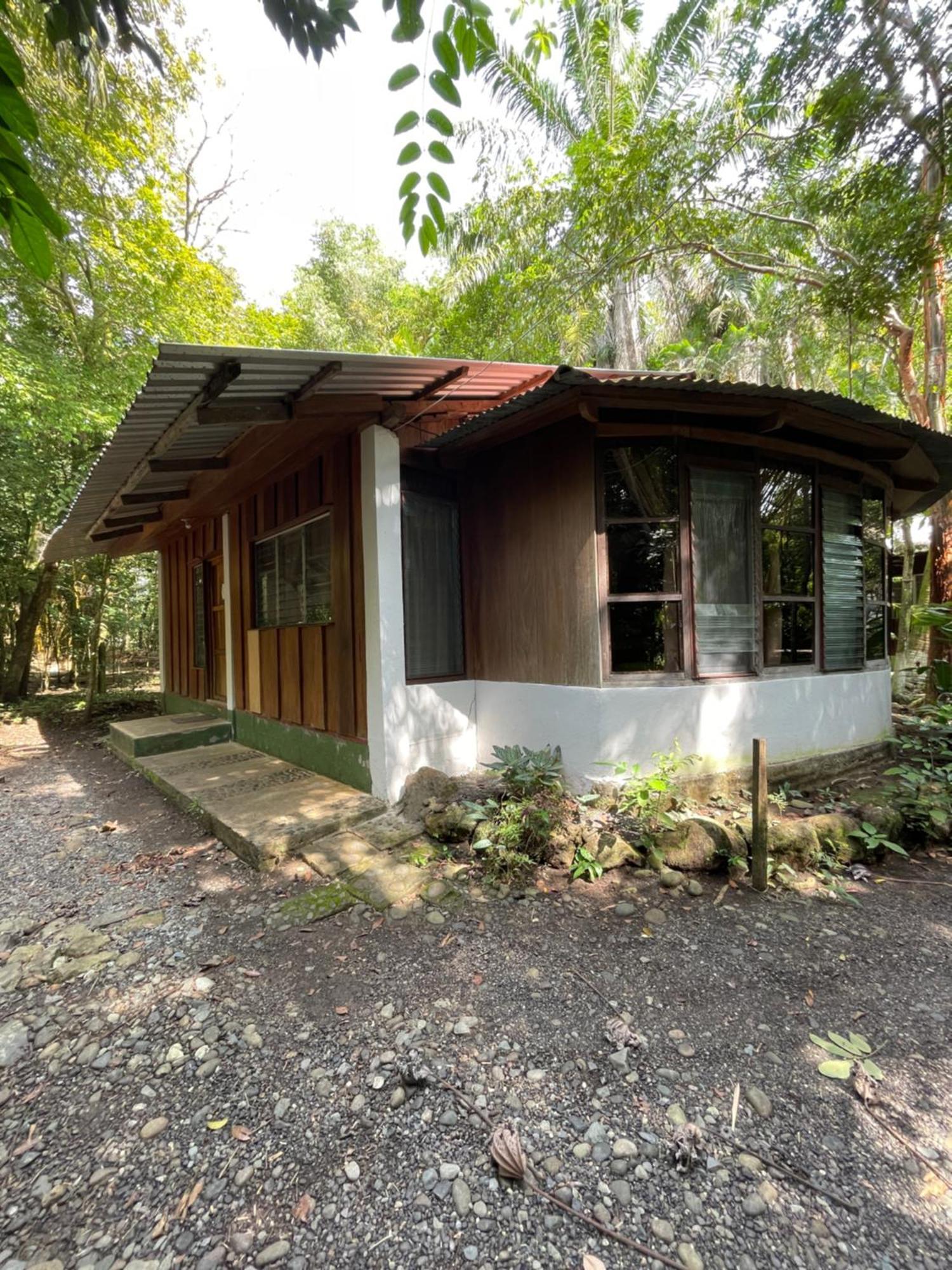 Hotel Ecologico Cabanas Del Lago El Estor Exterior foto