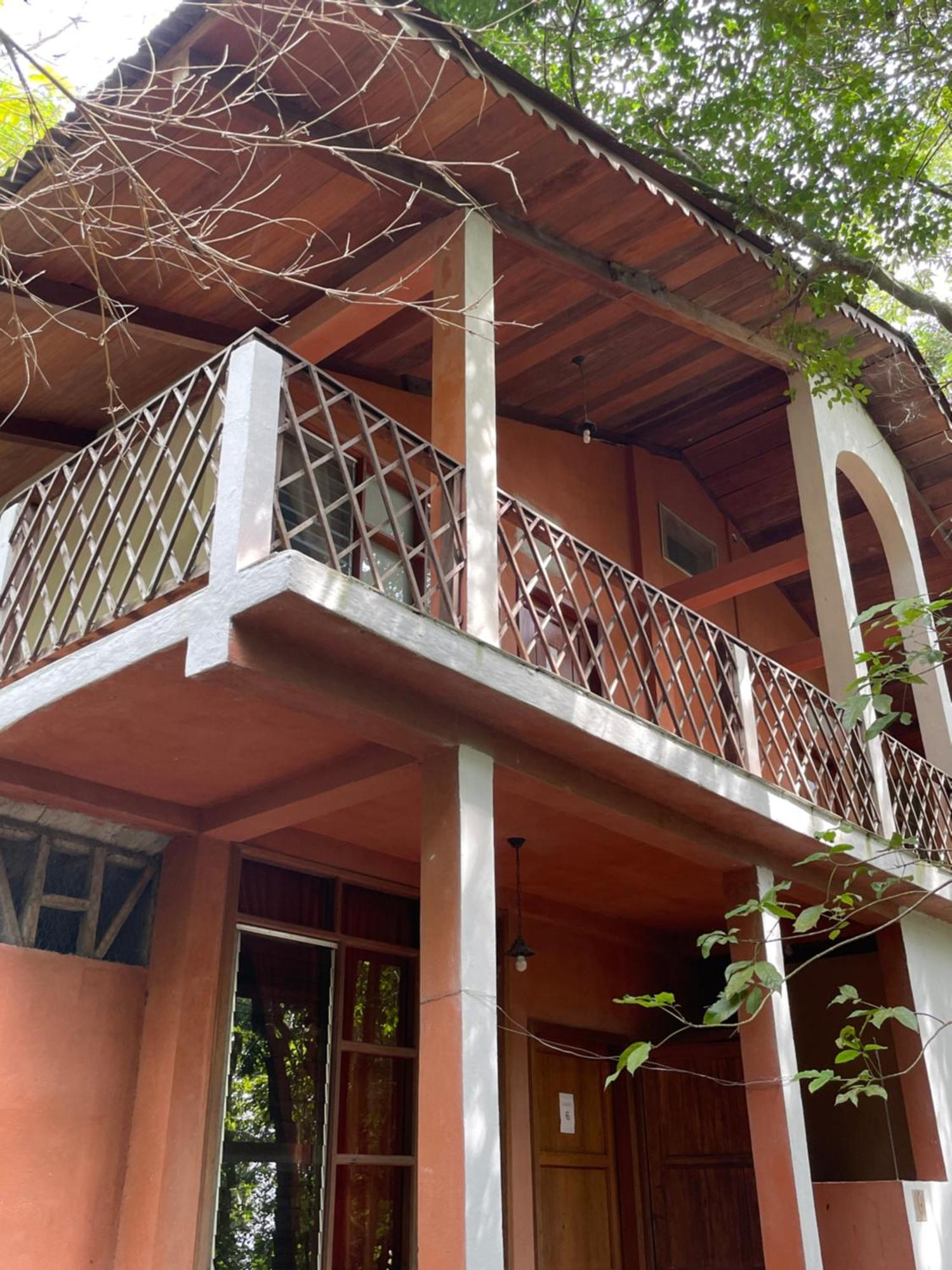 Hotel Ecologico Cabanas Del Lago El Estor Exterior foto