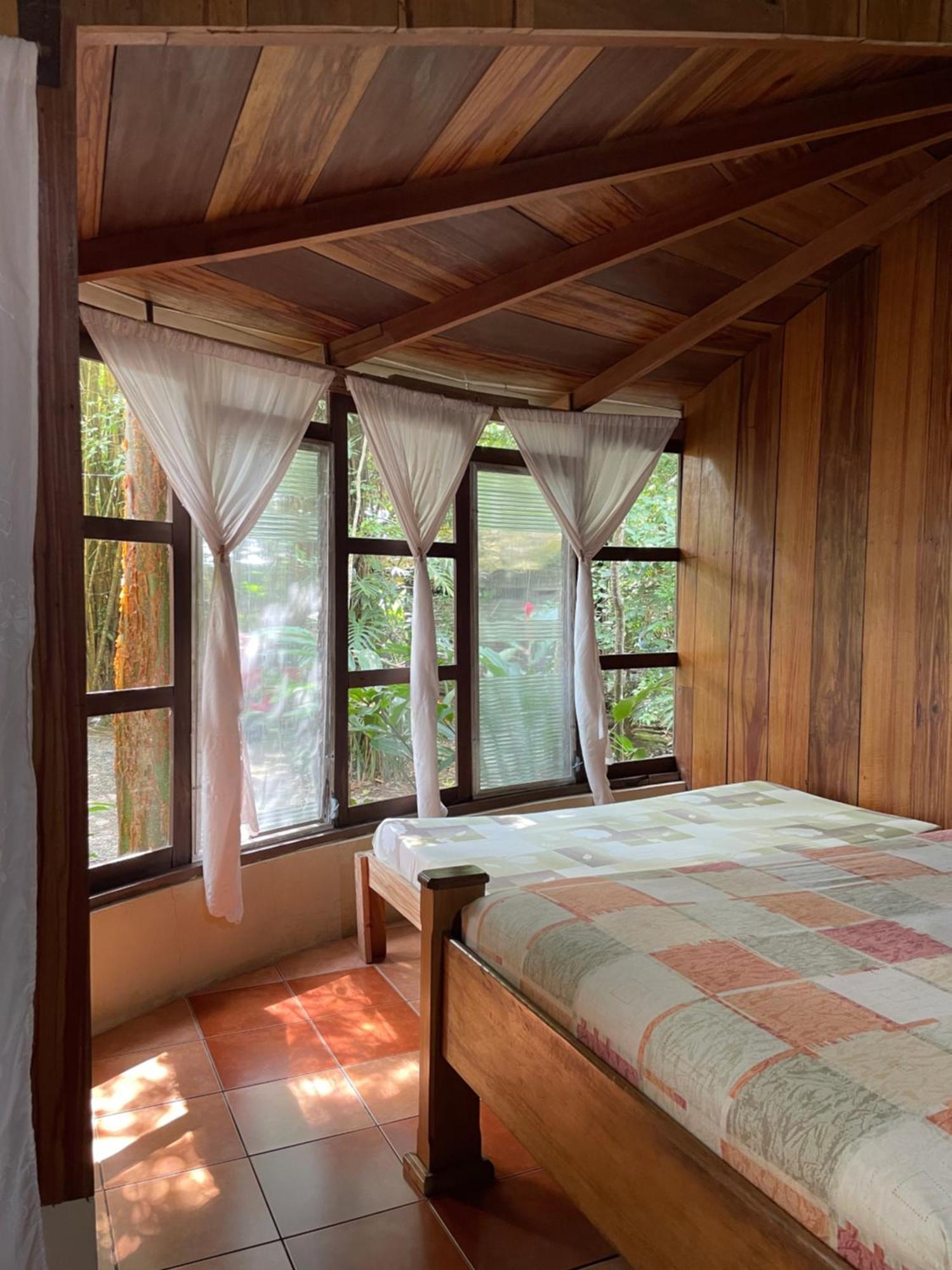 Hotel Ecologico Cabanas Del Lago El Estor Exterior foto