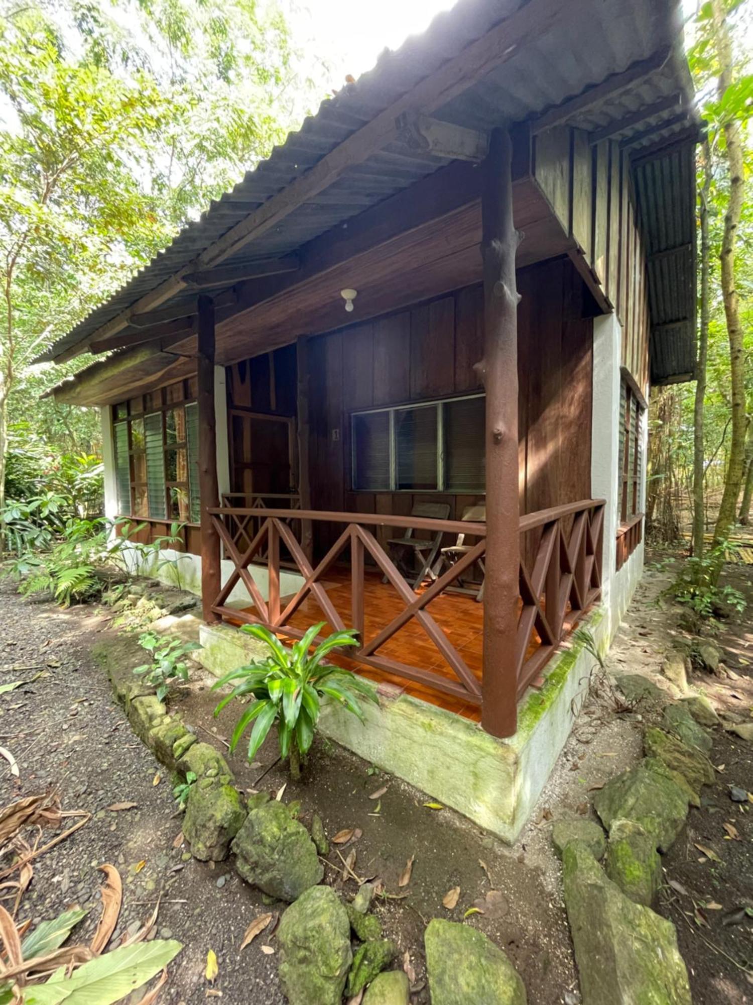 Hotel Ecologico Cabanas Del Lago El Estor Exterior foto